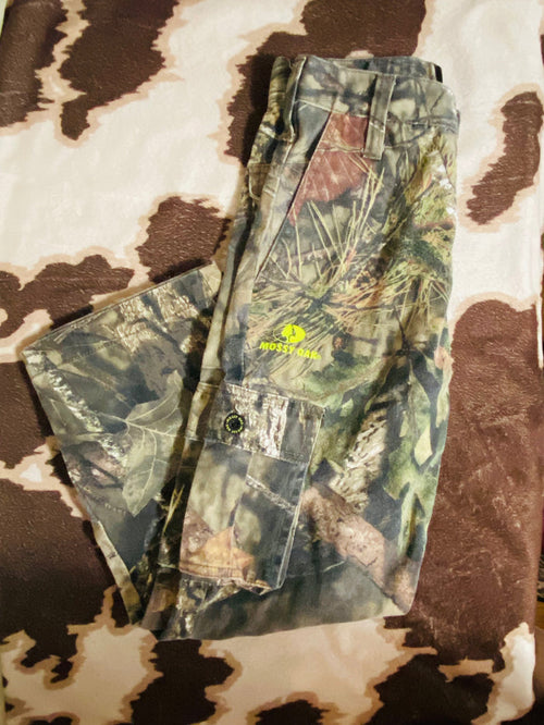 Pre-Loved Youth Mossy Oak Camo Pants, Size Medium - Deer Creek Mercantile