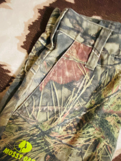 Pre-Loved Youth Mossy Oak Camo Pants, Size Medium - Deer Creek Mercantile