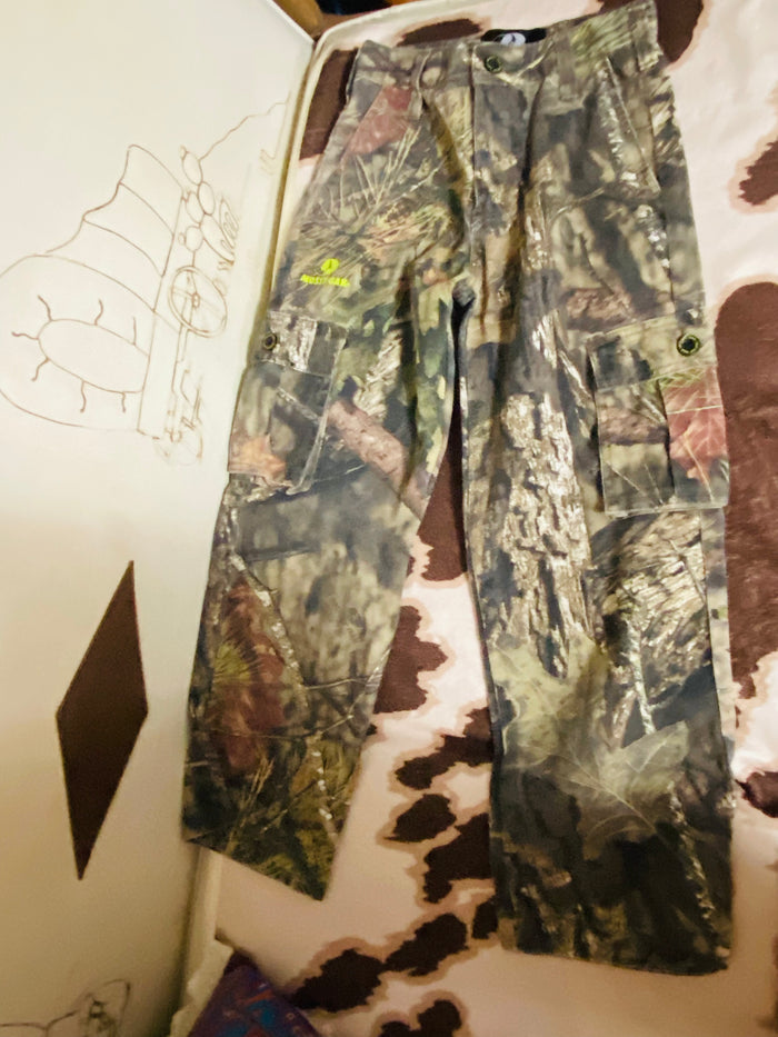 Pre-Loved Youth Mossy Oak Camo Pants, Size Medium - Deer Creek Mercantile