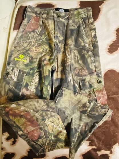Pre-Loved Youth Mossy Oak Camo Pants, Size Medium - Deer Creek Mercantile