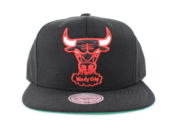 Chicago Bulls Mitchell & Ness Snapback (Black Green Under Brim)