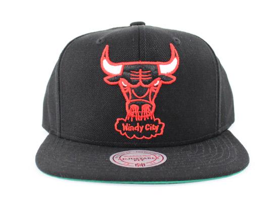 Chicago Bulls Mitchell & Ness Snapback (Black Green Under Brim)