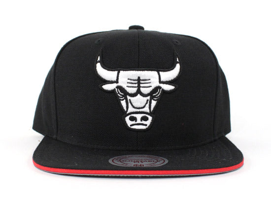 Chicago Bulls Mitchell & Ness Snapback Hats (Black 3M Under Brim)