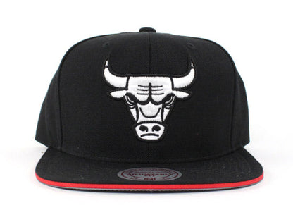Chicago Bulls Mitchell & Ness Snapback Hats (Black 3M Under Brim)