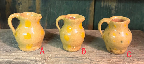 EJS-MP43 Mini Yellow Pitchers with Dots