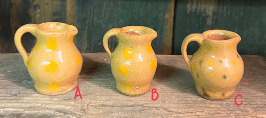 EJS-MP43 Mini Yellow Pitchers with Dots