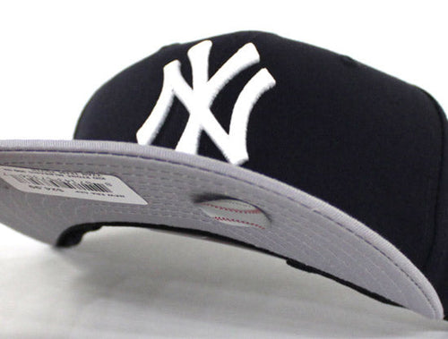 KIDS New York Yankees New Era 9Fifty Snapback Hat (Navy Gray)