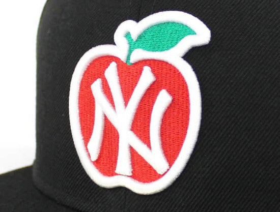 New York Yankees New Era 59Fifty Fitted Hat (Big Apple Black Gray Under Brim)