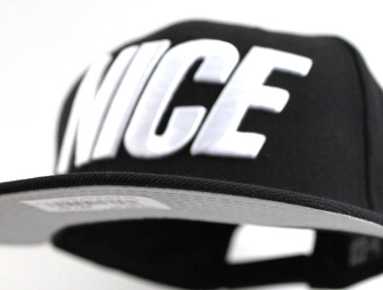 NICE New Era 9fifty Snapback Hat (BLACK WHITE  GRAY UNDER BRIM)