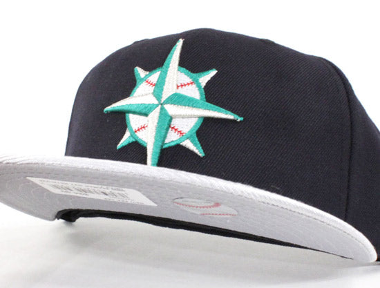 Seattle Mariners New Era 59Fifty Fitted Hat (Navy Silver Retro Gray Under Brim)