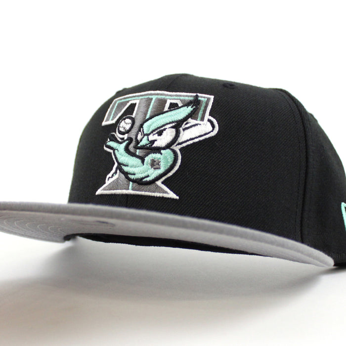 Toronto Blue Jays New Era 59FIFTY Fitted Hat (BLACK Cool Gray GrayY Under brim)